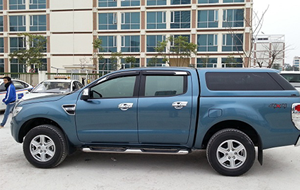 Ford Ranger 2016 - Chi tiết nắp thùng xe Ford Ranger nắp thùng cao cửa kính liền có đèn sang trọng và lịch lãm