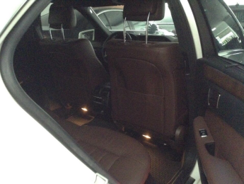 Mercedes-Benz E300 2013 - Cần bán xe Mercedes-Benz E300 sản xuất 2013 màu đen, giá 1 tỷ 418 triệu, xe nhập