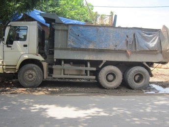 Howo Xe ben 2011 - Bán Howo xe ben năm 2011, màu trắng, nhập khẩu nguyên chiếc