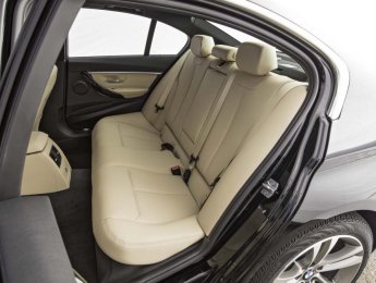 BMW 3 Series 330i 2017 - BMW 330i 2017 màu đen - ưu đãi cực hấp dẫn, có xe giao ngay