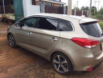 Kia Rondo 2016 - Bán Kia Rondo sản xuất 2016, màu vàng đã đi 15000 km, giá 610tr