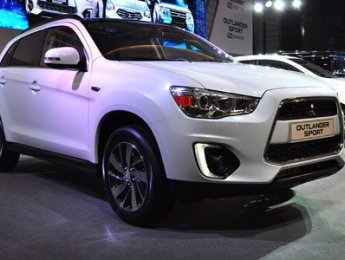 Mitsubishi Outlander Sport Premium 2016 - Bán Mitsubishi Outlander Sport Premium đời 2016, màu trắng, nhập khẩu chính hãng