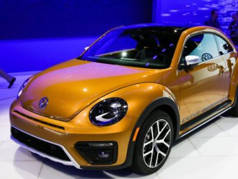 Volkswagen Beetle Dune 2017 - (Hot Hot) Bán xe Volkswagen Beetle Dune 2017, màu vàng, nhập khẩu nguyên chiếc. LH: 097.8877.754