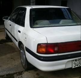 Mazda 323 1984 - Cần bán xe Mazda 323 năm 1984, màu trắng, giá tốt