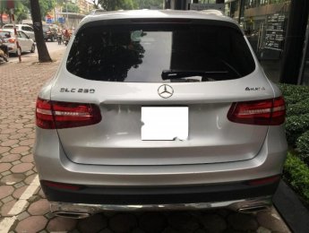 Mercedes-Benz GLK Class GLC 250 2017 - Cần bán lại xe Mercedes GLC 250 đời 2017, màu bạc