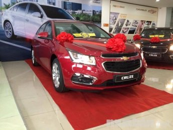 Chevrolet Cruze LT 1.6MT 2018 - Cruze LT 2018 giá rẻ giảm giá đặc biệt, hỗ trợ trả góp 90%, trả trước 90tr lấy xe về Mr Quyền 0961.848.222