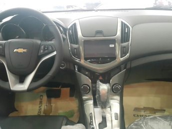 Chevrolet Cruze LT 1.6MT 2018 - Cruze LT 2018 giá rẻ giảm giá đặc biệt, hỗ trợ trả góp 90%, trả trước 90tr lấy xe về Mr Quyền 0961.848.222