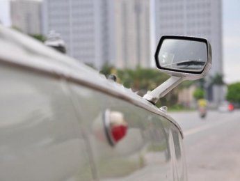 Mazda 1200 1990 - Cần bán xe Mazda 1200 đời 1990, màu bạc, nhập khẩu