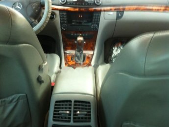 Mercedes-Benz E class E200 2004 - Cần bán Mercedes E200 đời 2004, màu đen xe gia đình