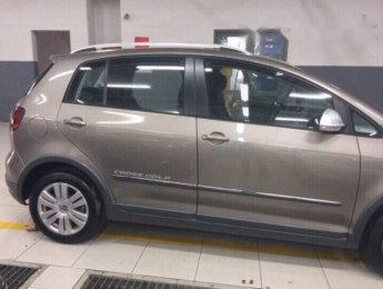 Volkswagen Golf 2016 - Cần bán gấp Volkswagen Golf năm 2016, giá chỉ 700 triệu