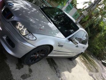 BMW 3 Series  318i 2004 - Cần bán lại xe BMW 3 Series 318i đời 2004, màu bạc
