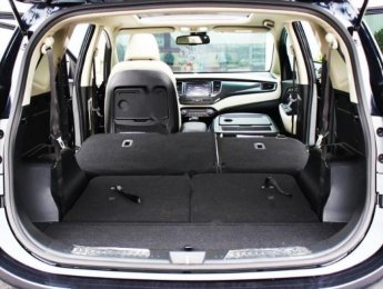Kia Rondo GAT 2018 - Bán Kia Rondo GAT đời 2018, màu trắng, giá chỉ 669 triệu