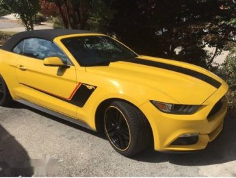 Ford Mustang 2016 - Bán Ford Mustang sản xuất năm 2016, màu vàng