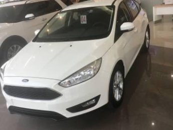 Ford Focus 2018 - Cần bán xe Ford Focus sản xuất năm 2018, màu trắng, giá tốt