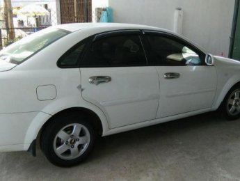 Chevrolet Lacetti 2011 - Gia đình bán Chevrolet Lacetti đời 2011, màu trắng