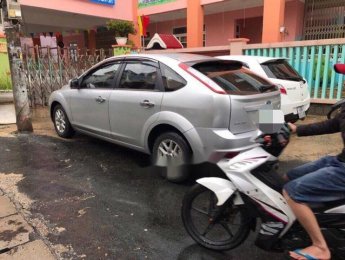 Ford Focus 2010 - Cần bán lại xe Ford Focus sản xuất năm 2010, màu bạc xe gia đình, giá 370tr