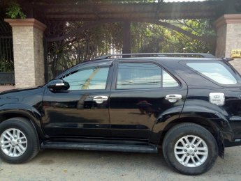 Toyota Fortuner V 2013 - Cần bán Toyota Fortuner V năm 2013, màu đen