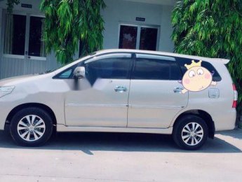 Toyota Innova 2015 - Cần bán gấp Toyota Innova năm sản xuất 2015, màu bạc chính chủ