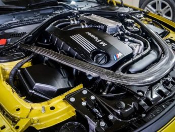 BMW M4 2016 - Cần bán lại xe BMW M4 sản xuất 2016, màu vàng, xe nhập
