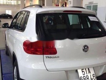 Volkswagen Tiguan 2013 - Gia đình bán ô tô Volkswagen Tiguan năm 2013, màu trắng