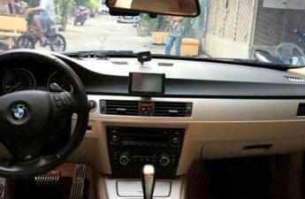 BMW i3 2010 - Cần bán gấp BMW i3 năm 2010, màu đỏ, giá tốt