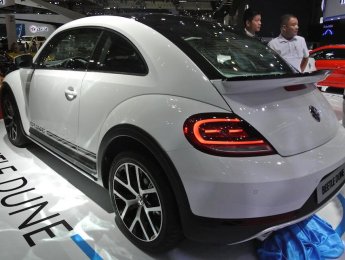 Volkswagen New Beetle 2018 - Cần bán xe Volkswagen New Beetle 2018, màu trắng, nhập khẩu nguyên chiếc