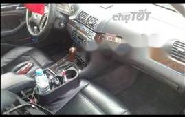 BMW 3 Series 325i 2004 - Bán BMW 3 Series 325i đời 2004, màu đen, giá chỉ 300 triệu