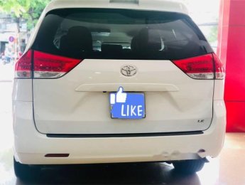 Toyota Sienna 2010 - Bán Toyota Sienna năm sản xuất 2010, màu trắng xe gia đình