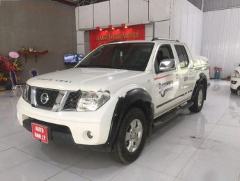 Nissan Navara 2.5L 4X4 MT 2013 - Bán Nissan Navara 2.5L 4X4 MT đời 2013, màu trắng, xe nhập