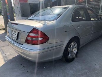 Mercedes-Benz E class  E 240 Class 2004 - Cần bán gấp Mercedes E 240 Class năm sản xuất 2004, màu bạc