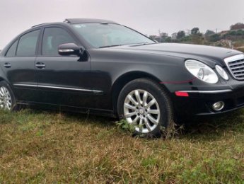Mercedes-Benz E class  3.0 AT  2008 - Cần bán Mercedes 3.0 AT năm sản xuất 2008, màu đen 