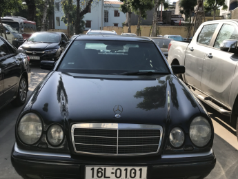 Mercedes-Benz E class  E230  1997 - Cần bán lại xe Mercedes-Benz E class năm 1997 màu đen, nhập khẩu, 168 triệu