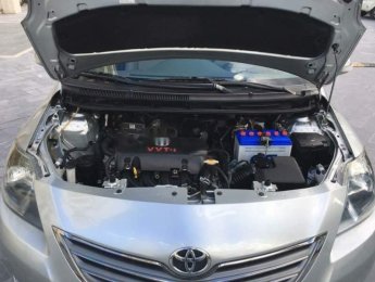 Toyota Vios AT 2013 - Bán ô tô Toyota Vios AT năm 2013, màu bạc, 435tr