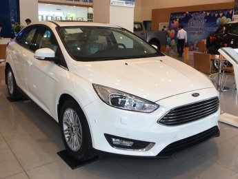 Ford Focus Titanium 2018 - Cần bán Ford Focus Titanium, đời 2018, sẵn màu xe, giao ngay ưu tiên KH trả thẳng. Có hỗ trợ vay trả góp