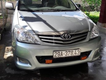 Toyota Innova GSR 2011 - Bán Toyota Innova GSR năm sản xuất 2011, màu bạc xe gia đình, giá 400tr