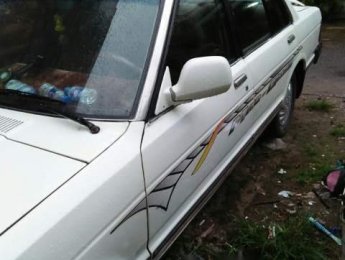 Nissan Bluebird MT 1983 - Cần bán xe cũ Nissan Bluebird MT 1983, màu trắng, nhập khẩu