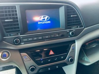 Hyundai Elantra 2016 - Cần bán xe Hyundai Elantra đời 2016, màu trắng, giá 505tr