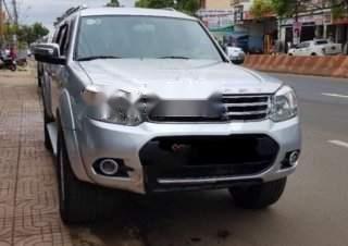 Ford Everest 2015 - Cần bán xe Ford Everest năm sản xuất 2015, màu bạc xe gia đình