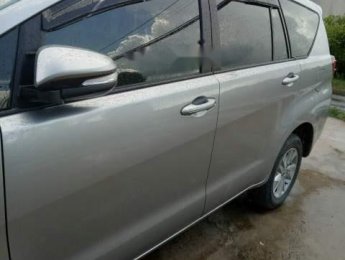 Toyota Innova 2017 - Bán ô tô Toyota Innova 2017, màu bạc xe gia đình