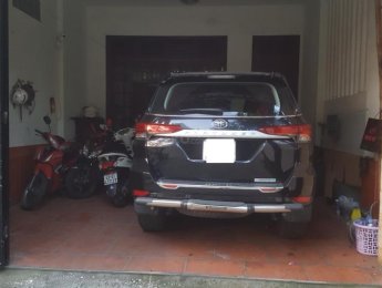 Toyota 4 Runner 2017 - Bán xe Toyota 4 Runner đời 2017 màu đen, giá 1 tỷ050 triệu, nhập khẩu