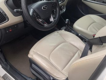 Kia Rio 2012 - Bán Kia Rio màu trắng, số tự động, xe nhập khẩu phiên bản Hatchback cực tiện dụng
