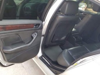BMW 3 Series 318i 2005 - Bán BMW 3 Series 318i năm 2005, màu bạc xe gia đình