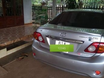 Toyota Corolla altis 2010 - Cần bán lại xe Toyota Corolla Altis năm 2010, màu bạc xe gia đình, giá tốt