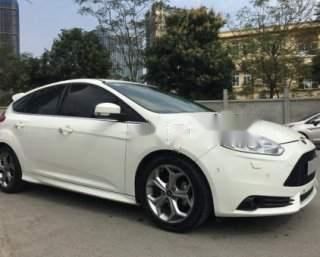 Ford Focus 2.0 2015 - Bán Ford Focus 2.0 đời 2015, màu trắng còn mới