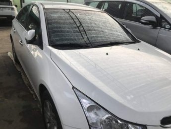 Chevrolet Cruze 2015 - Bán Chevrolet Cruze năm sản xuất 2015, màu trắng, giá 390tr