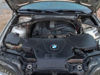 BMW 3 Series 318i 2004 - Bán ô tô BMW 3 Series 318i năm sản xuất 2004, màu bạc, nhập khẩu số tự động
