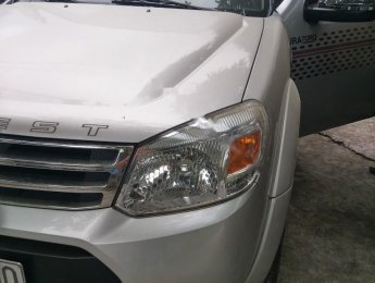 Ford Everest 2.5L 4x2 AT 2014 - Cần bán gấp Ford Everest 2.5L 4x2 AT năm 2014, màu bạc số tự động, giá chỉ 650 triệu
