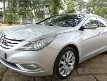 Hyundai Sonata   	2.0 AT  2010 - Bán ô tô Hyundai Sonata 2.0 AT năm sản xuất 2010, màu bạc, giá 530tr