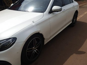 Mercedes-Benz E class  E300  2017 - Cần bán E300 màu trắng, đời 2017, đã qua sử dụng chính hãng năm sản xuất 2017, đăng ký lần đầu tháng 8 năm 2017