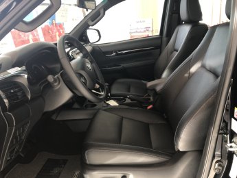 Toyota Hilux 2.8 (4x4) AT 2019 - Toyota Hilux 2.8 (4x4) AT sản xuất năm 2019, màu đen, nhập khẩu nguyên chiếc giao ngay